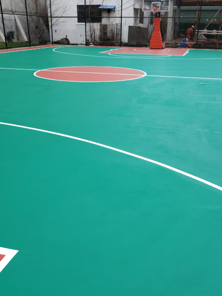 七星 球场长期使用易出现地面开裂